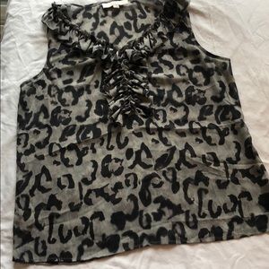 Sweet blouse with ruffle collar and front